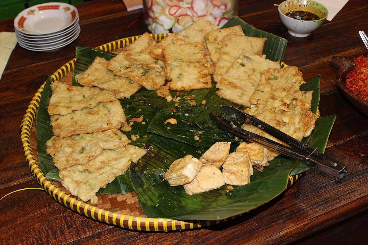 ilustrasi gorengan tempe dan tahu goreng (commons.wikimedia.org/D.W. Fisher-Freberg)