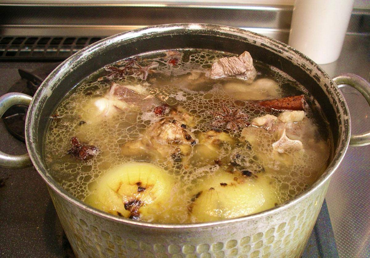 ilustrasi kaldu daging (commons.wikimedia.org/Opponent)