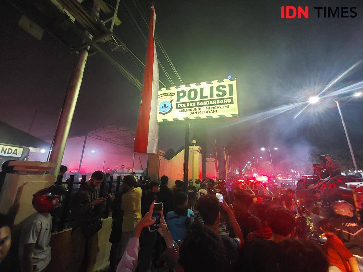 Kebakaran di Polres Banjarbaru, Rabu (6/8/2025). (Hendra Lianor/IDN Times)