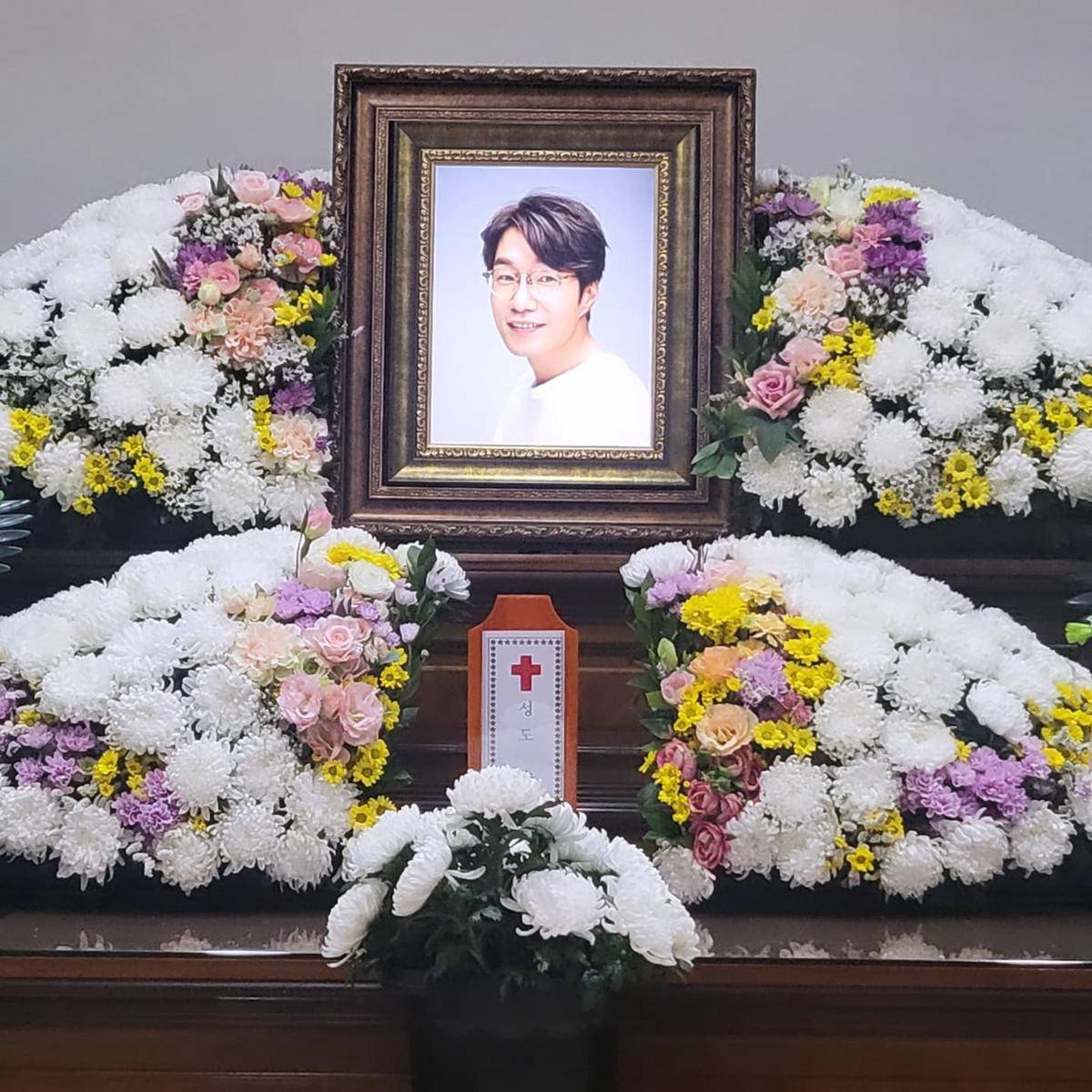 Pemakaman mendiang Song Young Kyu