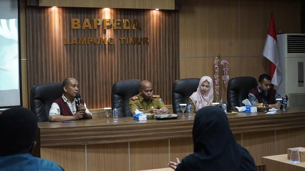 Mahasiswa Asing Peserta Kuliah Kerja Nyata (KKN) Internasional yang diadakan oleh Institut Teknologi Sumatera (Itera) dan Universitas Lampung Paparkan Hasil Kegiatan Pemberdayaan Masyarakat Kepada Pemkab Lampung Timur Melalui Badan Perencanaan Pembangunan Daerah (Bappeda)