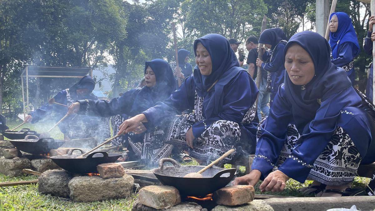 Kegiatan di Rumah Pintar Kampung Berseri Astra (KBA) Jorong Tabek, Kecamatan Hiliran Gumanti, Talang Babungo, Kabupaten Solok, Sumatra Barat