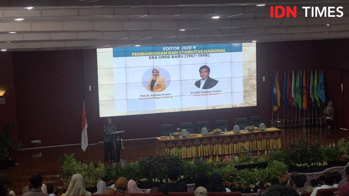Edito draf Jilid 9 penulisan ulang sejarah Indonesia saat diskusi publik di UNM Makassar, Senin (4/8/2025)