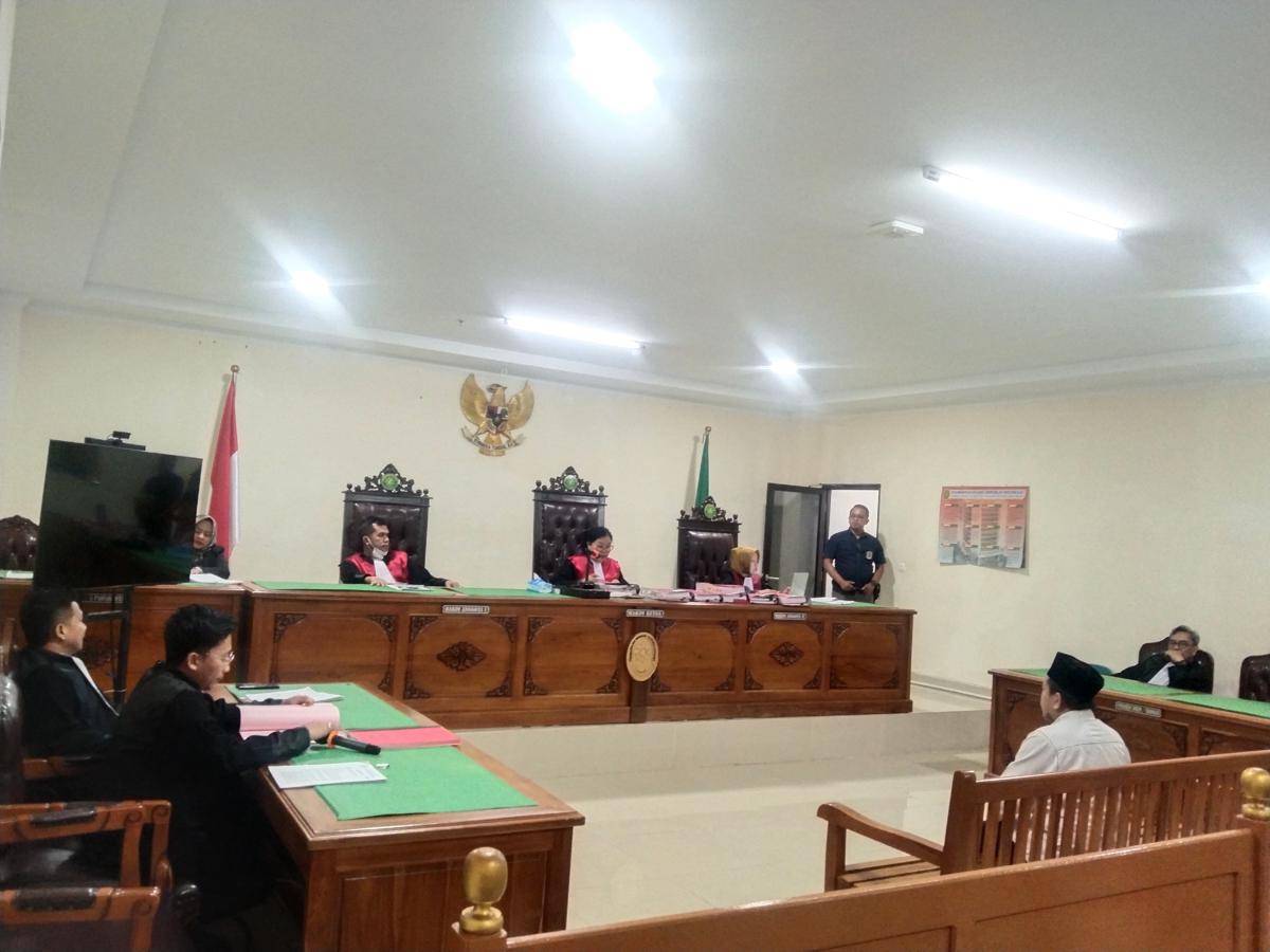 Eks Kepala Perpustakaan UIN Alauddin di Pengadilan Negeri Sungguminasa, Kabupaten Gowa, Rabu (6/8/2025).