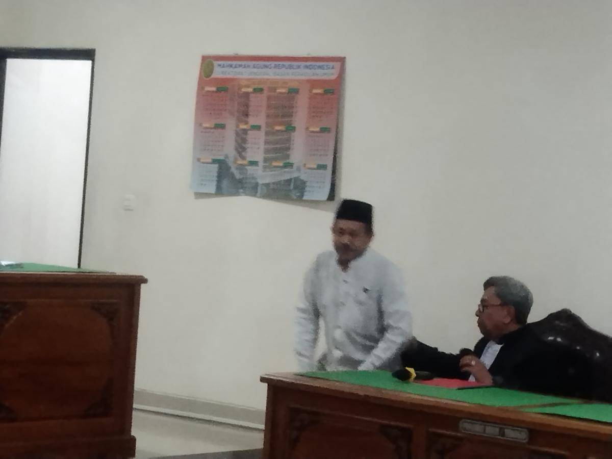 Eks Kepala Perpustakaan UIN Alauddin di Pengadilan Negeri Sungguminasa, Kabupaten Gowa, Rabu (6/8/2025).