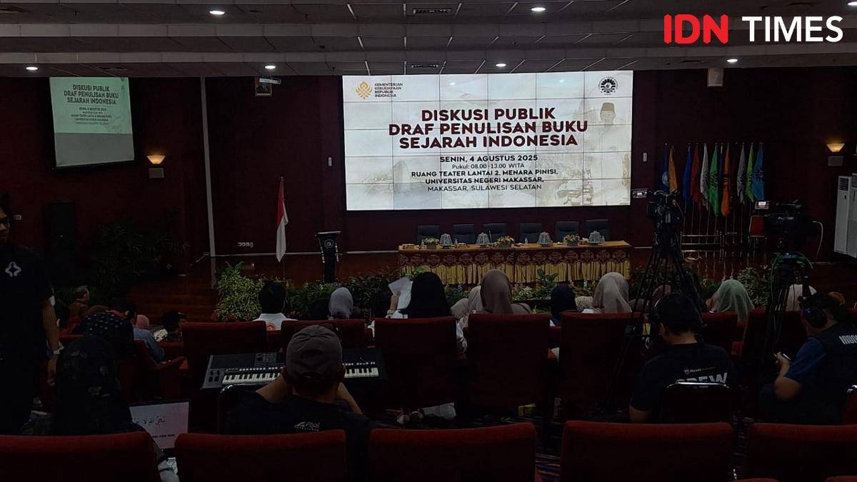 Diskusi Publik Draf Penulisan Sejarah Indonesia di kampus UNM Makassar, Senin (4/8/2025).