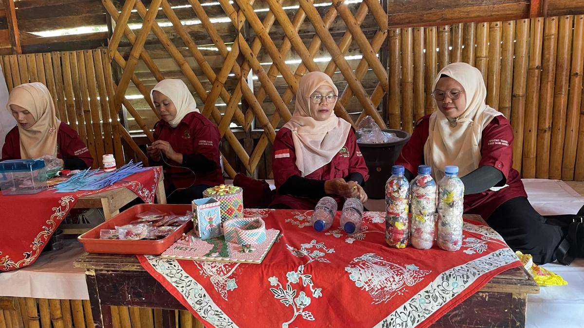 Kegiatan di Rumah Pintar Kampung Berseri Astra (KBA) Jorong Tabek, Kecamatan Hiliran Gumanti, Talang Babungo, Kabupaten Solok, Sumatra Barat