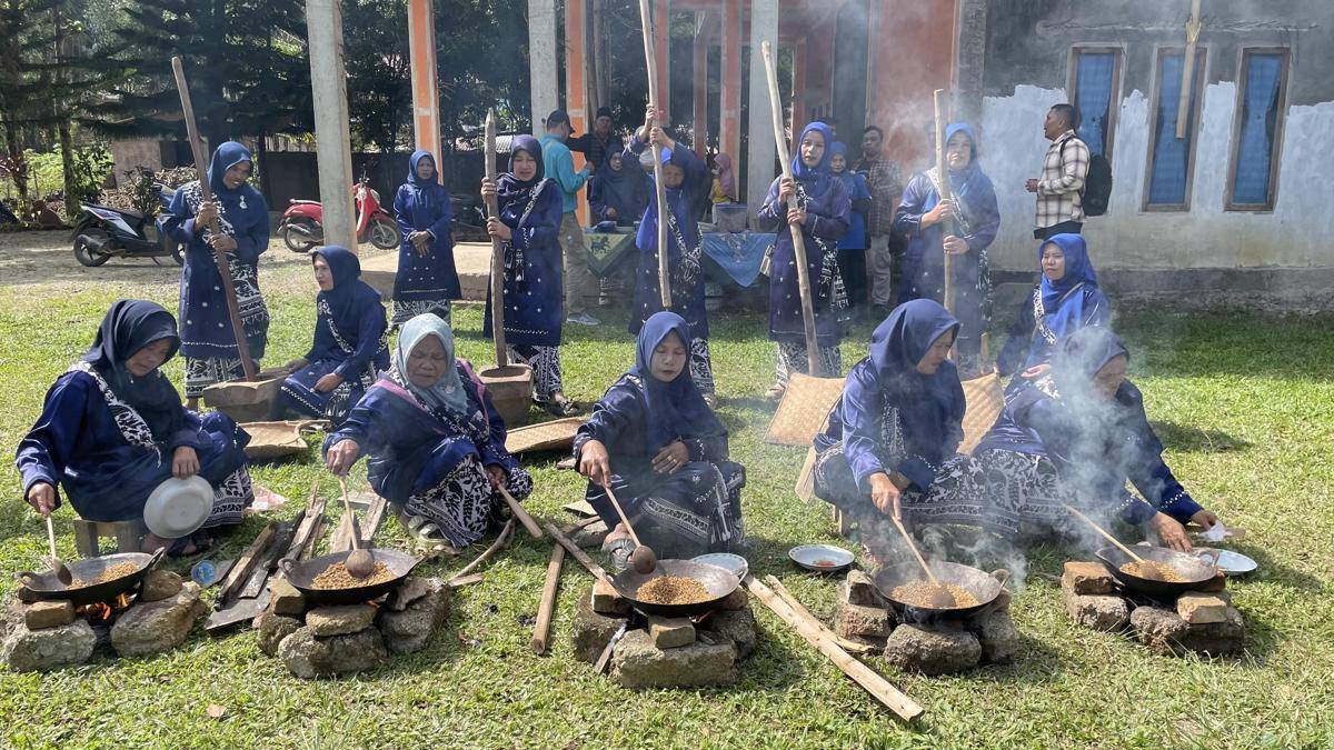 Kegiatan di Rumah Pintar Kampung Berseri Astra (KBA) Jorong Tabek, Kecamatan Hiliran Gumanti, Talang Babungo, Kabupaten Solok, Sumatra Barat