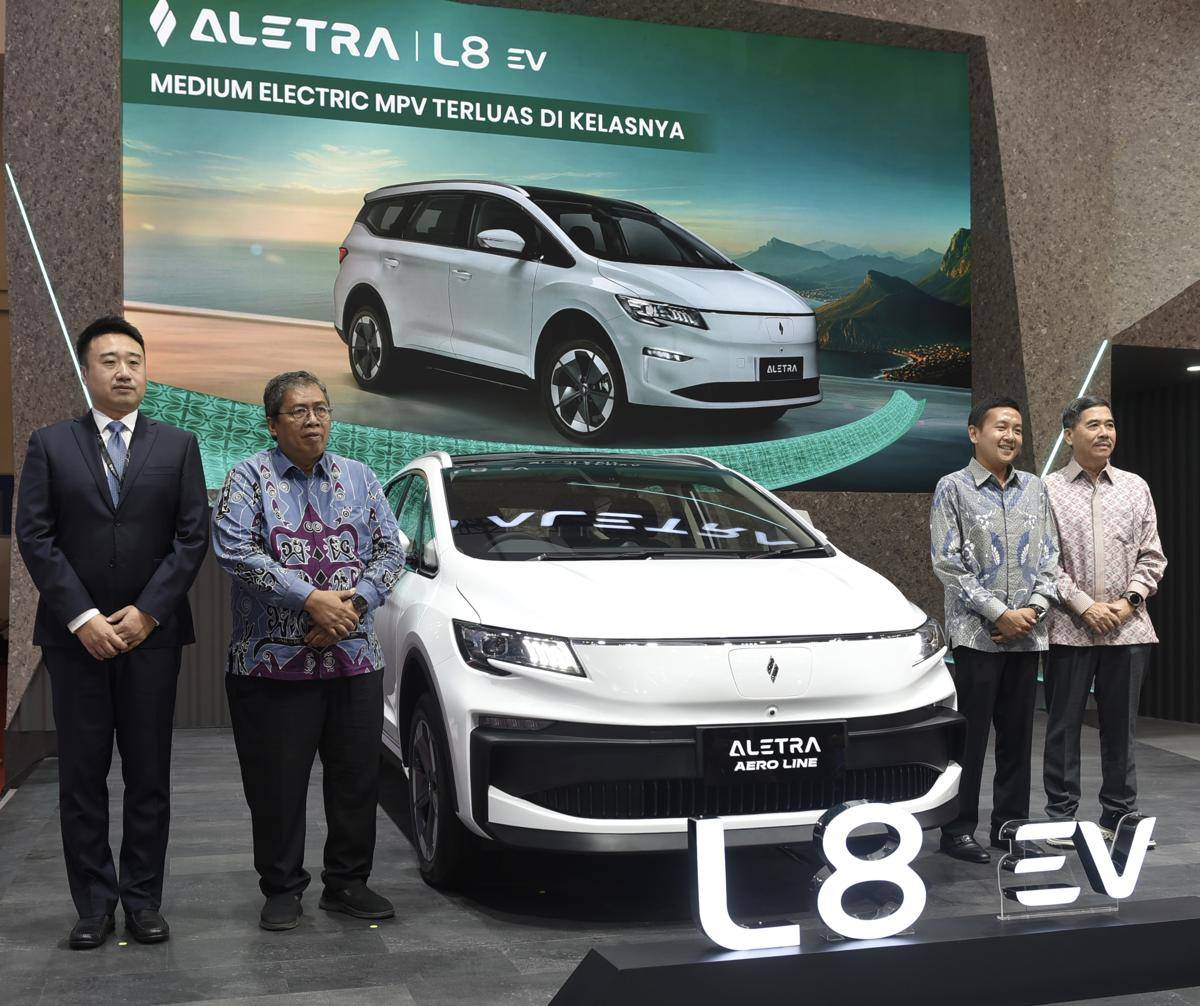 [Ki-Ka] Will Wu - Senior Marketing Manager Livan Auto International for Asia-Pacific, Djoko Purwanto - Technical Director Aletra,  Jesse Kumala - Direktur Aletra, Andre Jodjana - Chief Executive Officer Aletra.jpeg