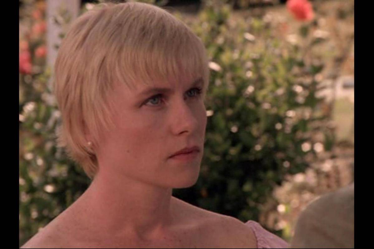 Amy Madigan dalam film Twice in a Lifetime. (dok. Bud Yorkin Productions/Twice in a Lifetime)