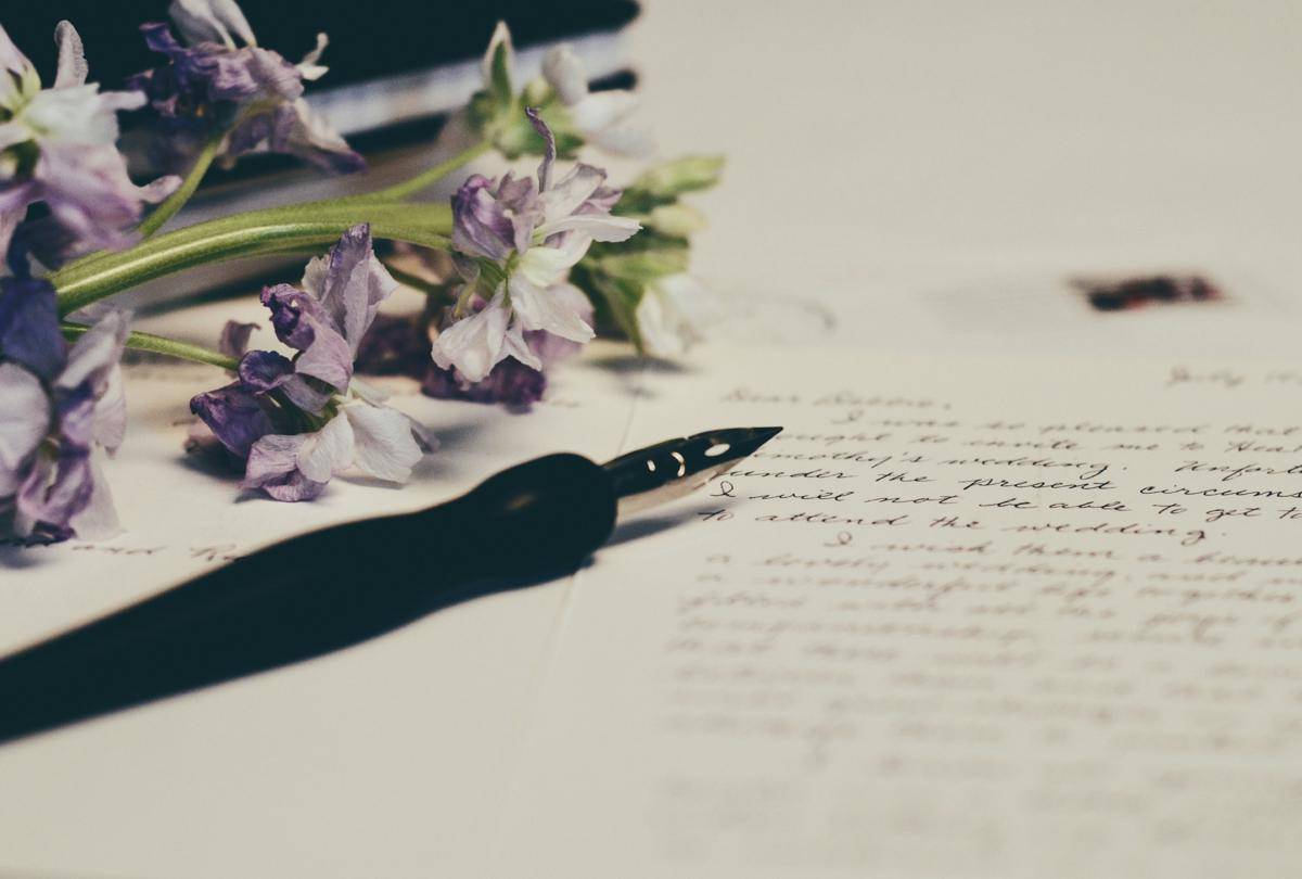 Ilustrasi Surat (Debby Hudson/Unsplash)