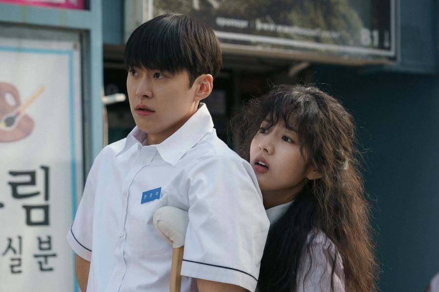 still cuts film Love Untangled (instagram.com/netflixkr)