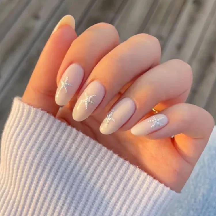 Inspirasi nail art bertema coastal (instagram.com/heluviee)