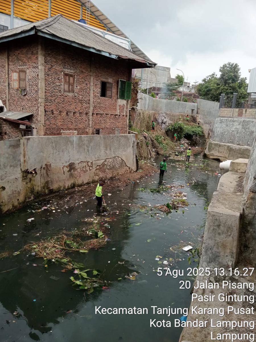 Sungai di Pasar Pasir Gintung Bandar Lampung. (IDN Times/istimewa)