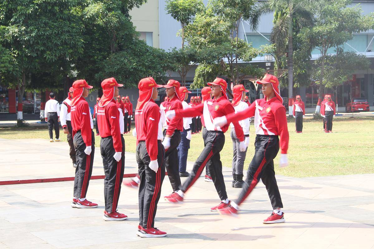 Paskibraka Kudus berlatih di Alun-alun Simpang Tujuh Kudus. (Ari Haryono/IDN Times). 
