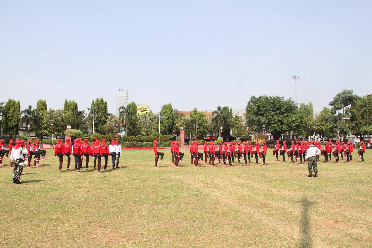 Paskibraka Kudus berlatih di Alun-alun Simpang Tujuh Kudus. (Ari Haryono/IDN Times). 