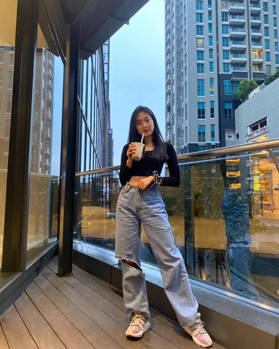 Dhea Angelia (instagram.com/dheaangelialee)