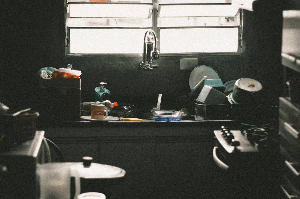 Ilustrasi dapur berantakan (Pexels.com/Wallace Chuck)