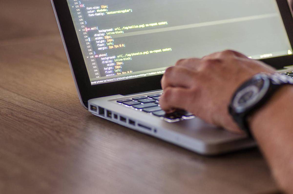 ilustrasi coding (pexels.com/Lukas)