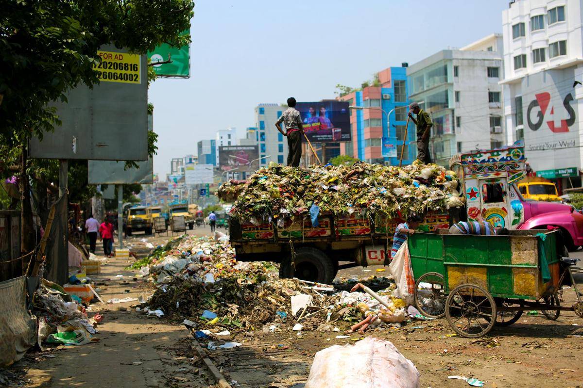 tumpukan sampah rumah tangga