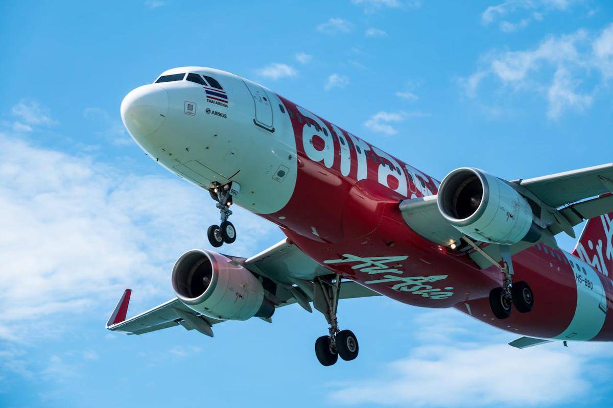 ilustrasi pesawat Air Asia (pexels.com/Yurix Sardinelly)
