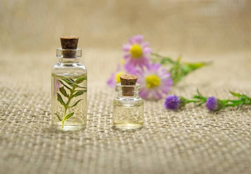illustrasi essential oil (pexels.com/Mareefe)
