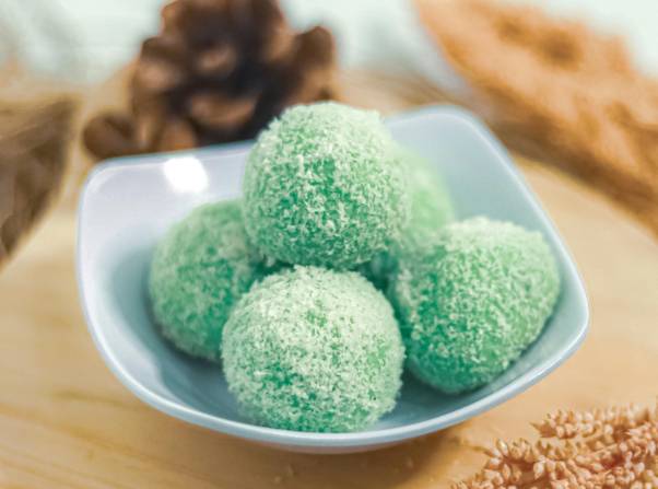 illustrasi klepon (pexels.com/Meggy Kadam Aryanto)