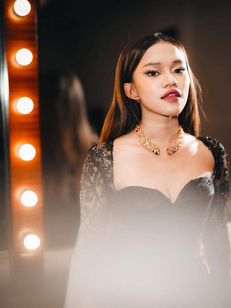 potret Ummi Quary dengan makeup foxy