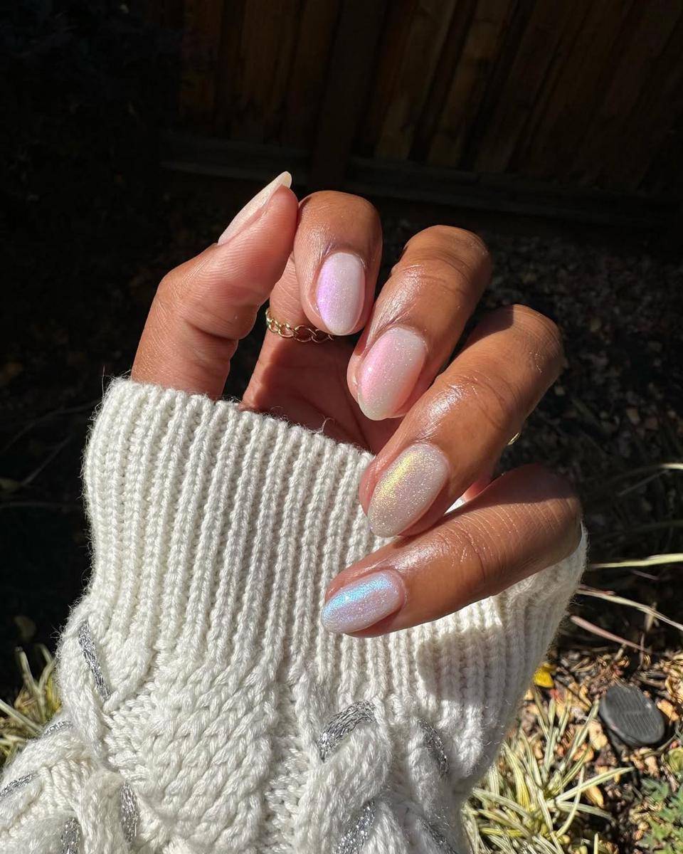 Inspirasi nail art bertema coastal (instagram.com/lolo.nailedit)