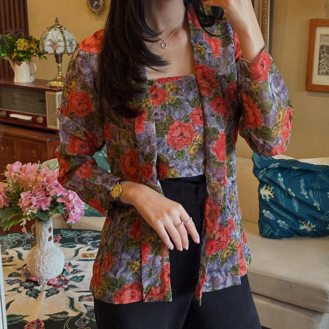 Kebaya tema kemerdekaan (instagram.com/kebayaoma)