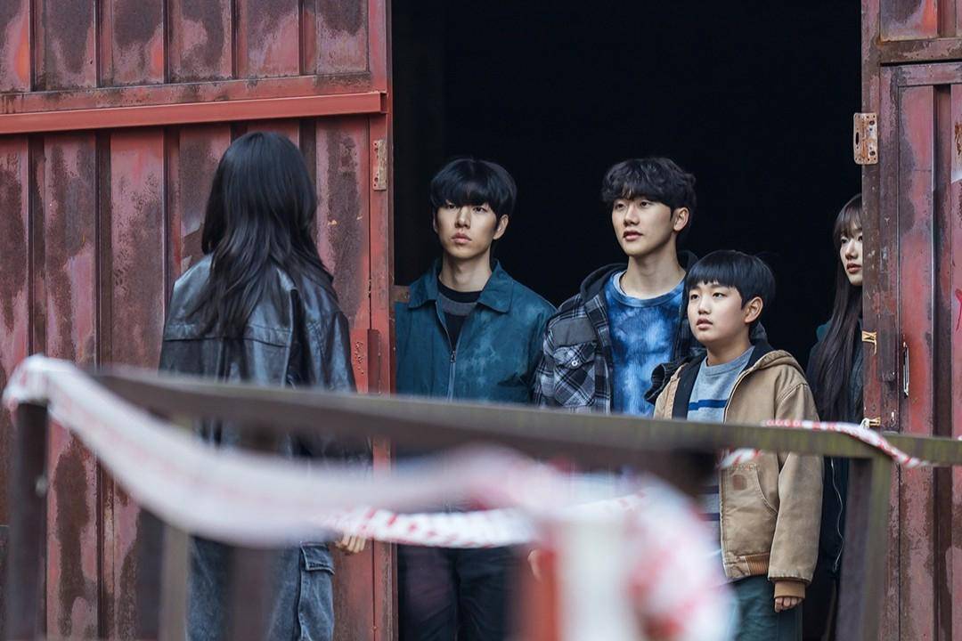 still cut drakor The Defects (instagram.com/channel.ena.d)