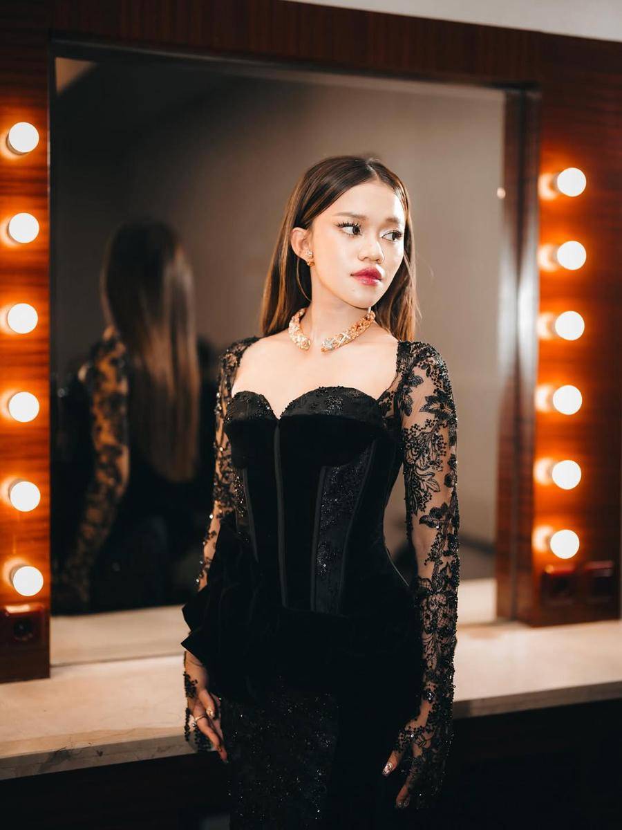 potret Ummi Quary dengan makeup foxy