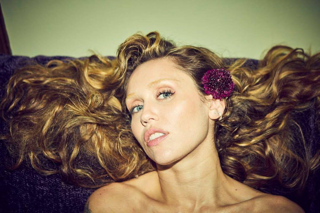 Inspirasi bleached brows ala Miley Cyrus (instagram.com/mileycyrus)