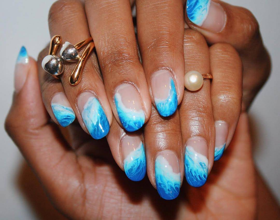 Inspirasi nail art bertema coastal (instagram.com/imarninails)