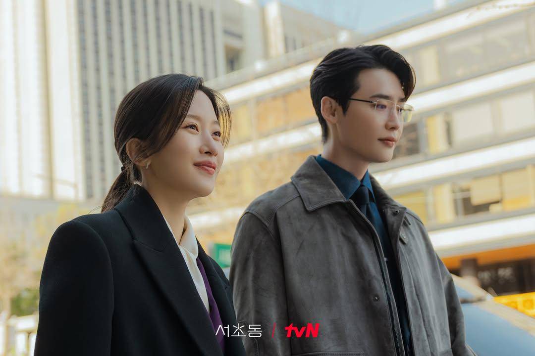Lee Jong Suk dan Moon Ga Young di Law and the City (instagram.com/tvn_drama)