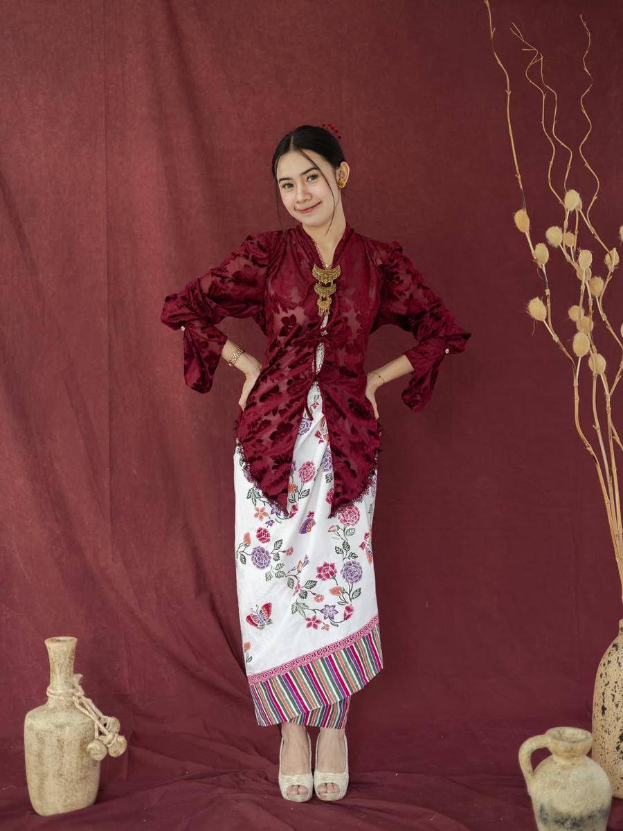 Kebaya tema kemerdekaan (instagram.com/delta.id)