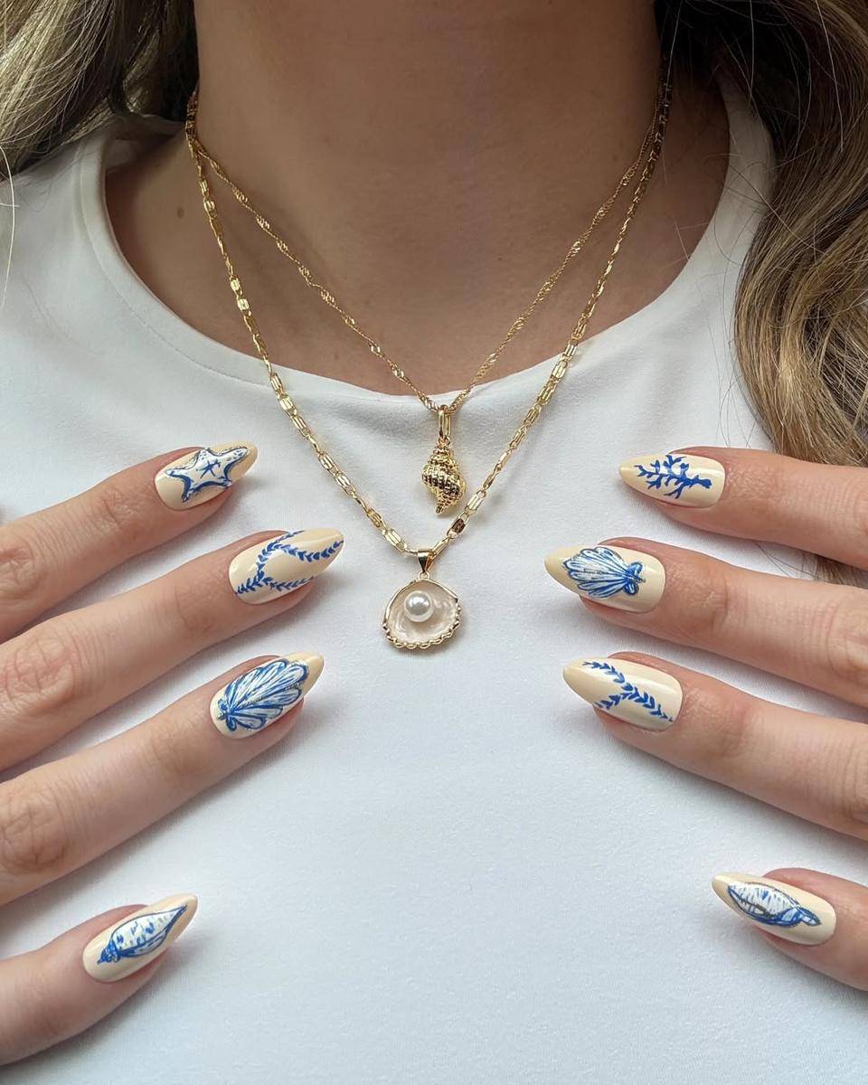 Inspirasi nail art bertema coastal (instagram.com/pop_polished)