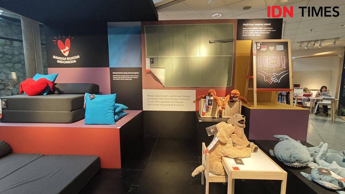 Display produk lokal Indonesia pada talkshow “Bangga Produk Buatan Indonesia di IKEA” pada Kamis (7/8/2025) di IKEA Alam Sutera. (IDN Times/Febriyanti Revitasari)