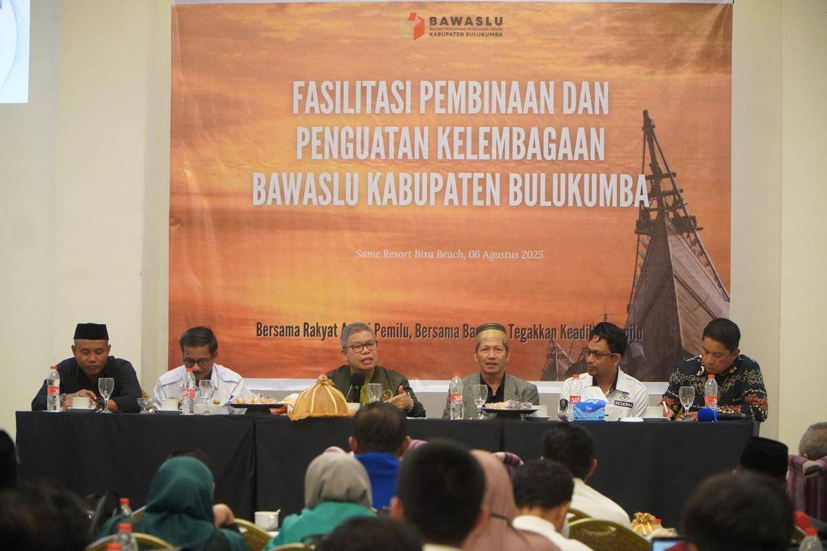 Kegiatan Penguatan Kelembagaan Pengawas Pemilu di Same Resort Bira Beach, Bulukumba. (Dok. Istimewa)