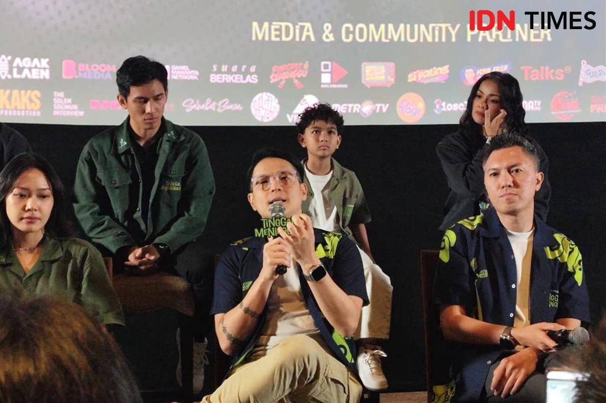 Ernest Prakasa di press conference film "Tinggal Meninggal" di XXI Epicentrum, Jakarta, Rabu (6/8/2025)