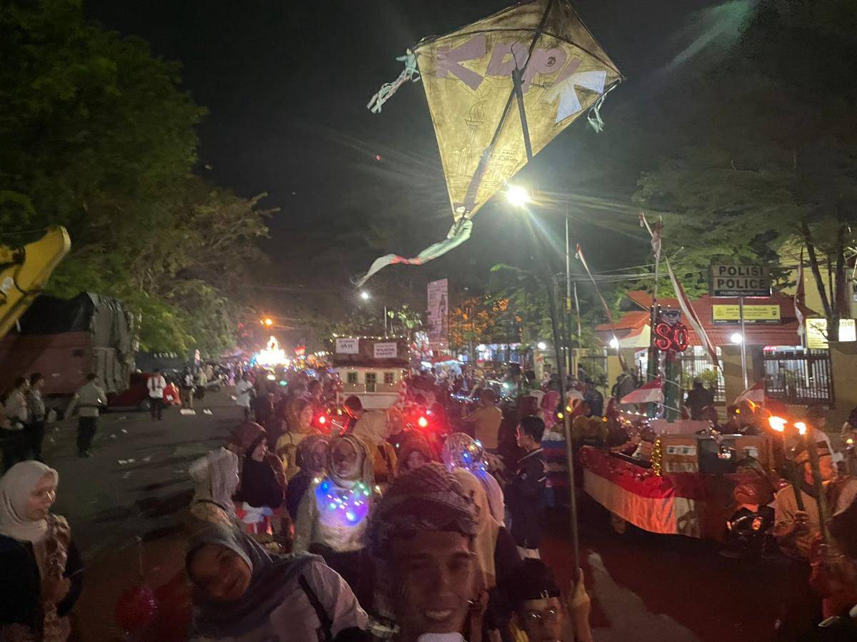 Pawai telong-telong di Padang (Foto: IDN Times/Halbert Caniago)