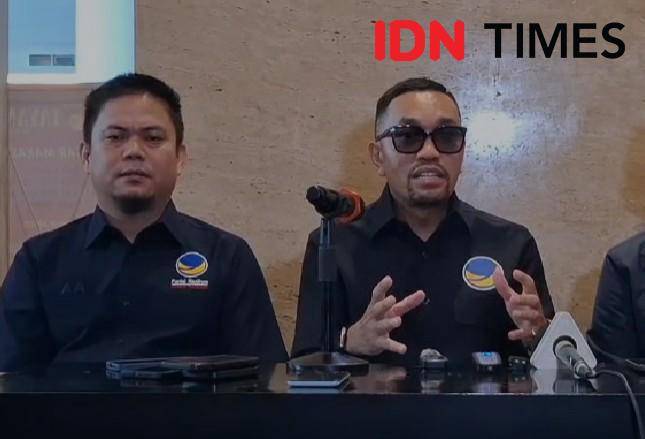 Bendahara Umum Partai NasDem, Ahmad Sahroni, saat jumpa pers terkait OTT KPK Bupati Kolaka Timur, Abdul Azis di Makassar, Kamis (7/8/2025)