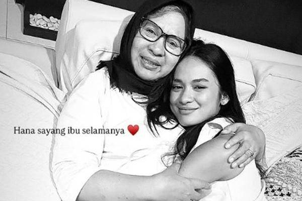 Kenangan Hana Malasan dan Ibunda (Instagram.com/hanamalasan)
