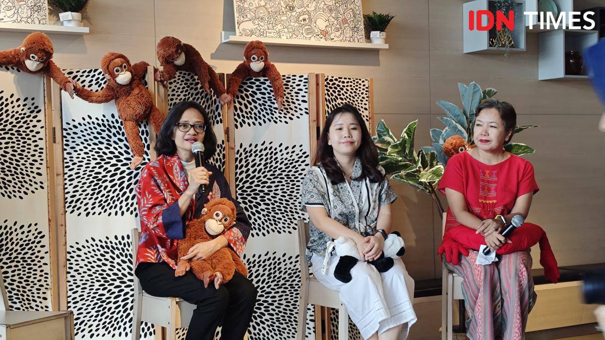 Ririn Basuki, Public Relations Manager IKEA Indonesia (paling kiri) pada talkshow “Bangga Produk Buatan Indonesia di IKEA” pada Kamis (7/8/2025) di IKEA Alam Sutera. (IDN Times/Febriyanti Revitasari)