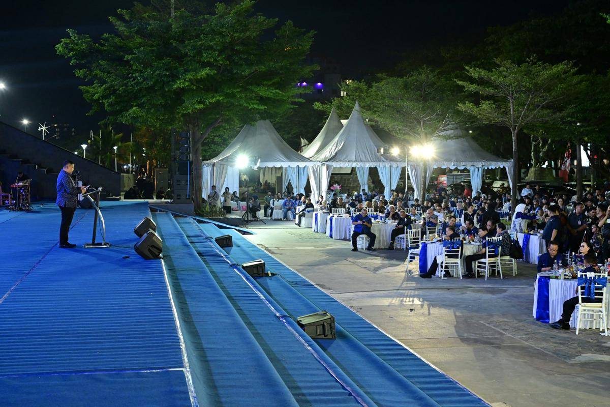 Wali Kota Makassar Munafri Arifuddin menyampaikan sambutan dalam jamuan gala dinner di Anjungan Pantai Losari, Kamis (7/8/2025).