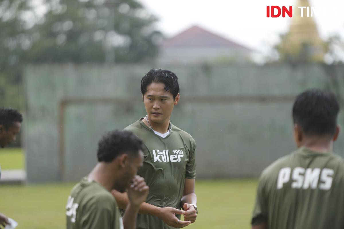 Kim Jeung Ho memulai latihan perdana bersama PSMS Medan, Kamis (7/8/2025) (IDN Times/Doni Hermawan)