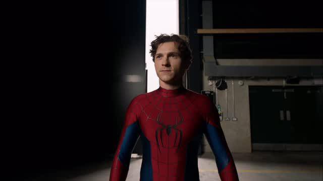 Tom Holland di lokasi syuting film Spider-Man: Brand New Day, Glasgow, Skotlandia.