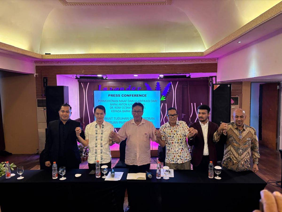 Penyampaian permohonan maaf Anton Juwono dan Rony Octanto, di The Rich, Kamis (7/8/2025). (IDN Times/Herlambang Jati Kusumo)