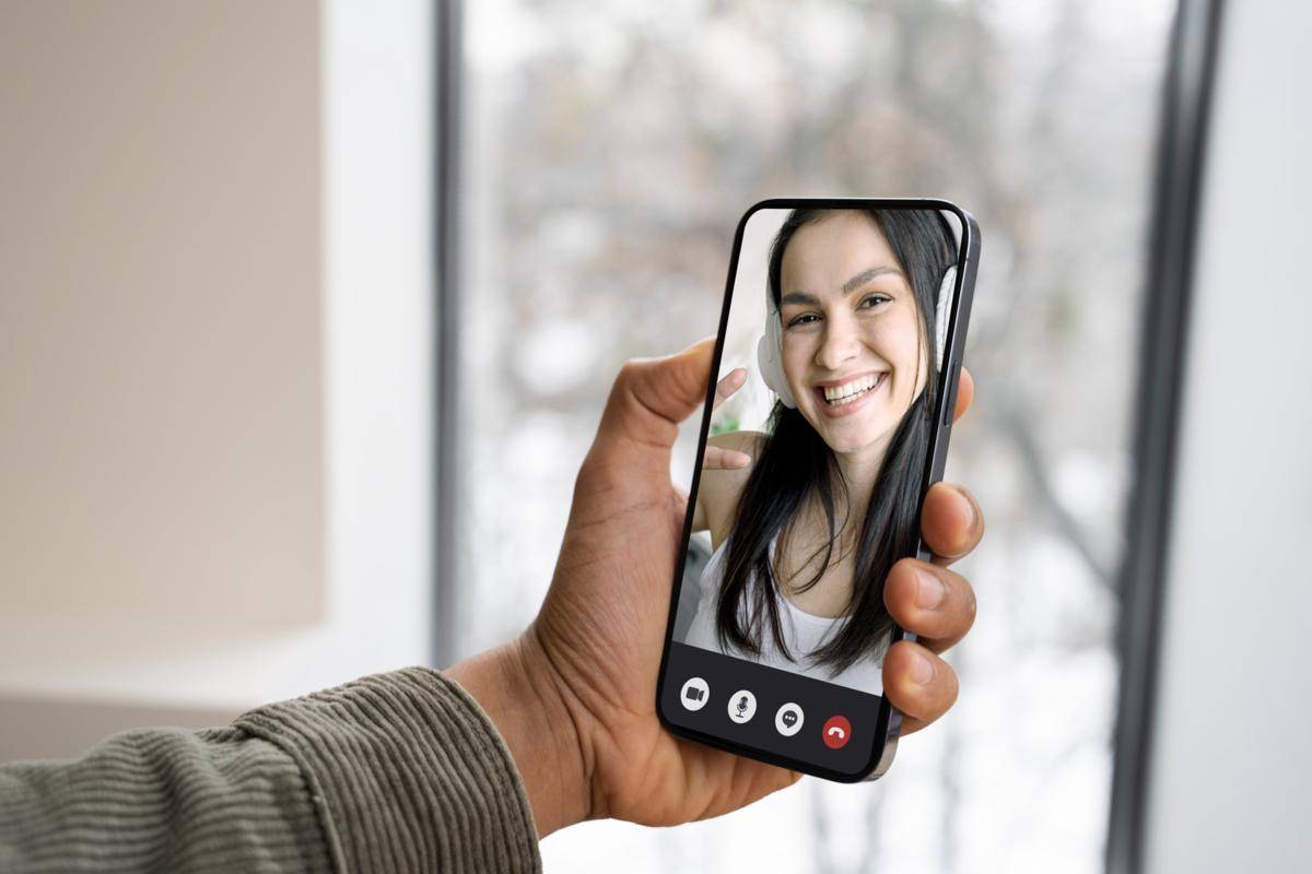 ilustrasi kekasih saling video call (freepik.eom/freepik)