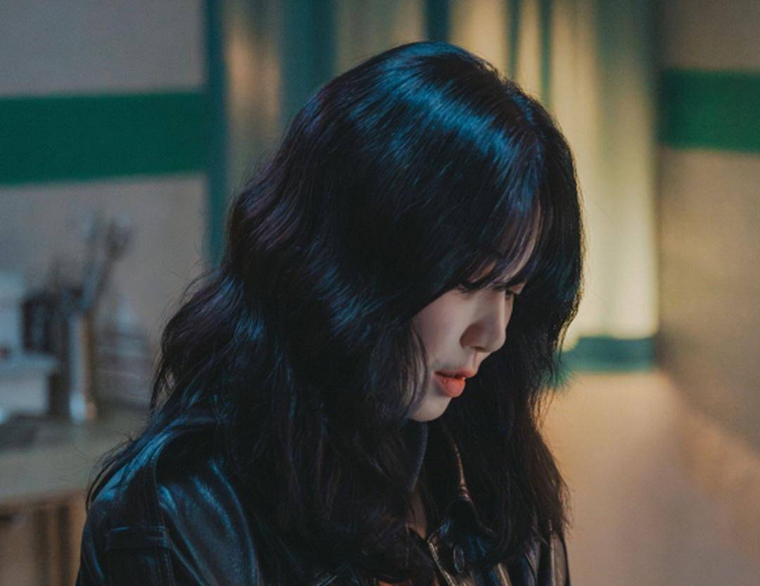 still cut drama Mary Kills People (instagram.com/mbcdrama_now)